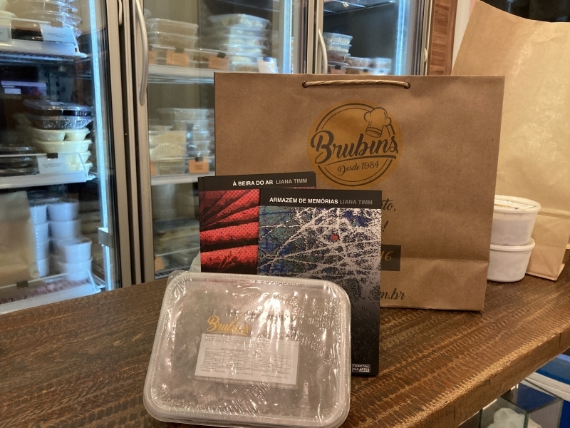 Brubins Congelados é uma das empresas que entrega encomendas com títulos da Território das Artes