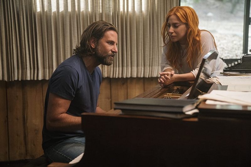 Bradley Cooper e Lady Gaga estão em 'Nasce uma estrela', segundo musical em exibição