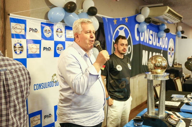 Bobsin (no centro, de branco), fazia parte do Conselho de Administração do clube desde dezembro