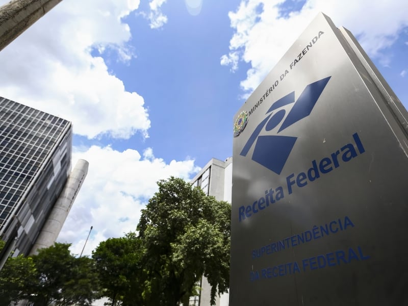 De acordo com a Receita Federal contribuinte com rendimento acima de R$ 22.847,76 terá de devolver auxílio