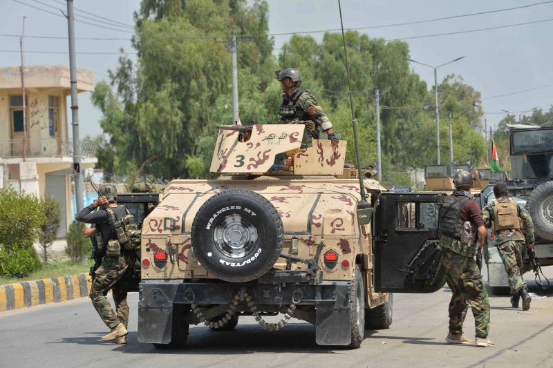 Forças especiais do Afeganistão foram enviadas a Jalalabad para auxiliar a polícia local e manter a prisão sob vigilância