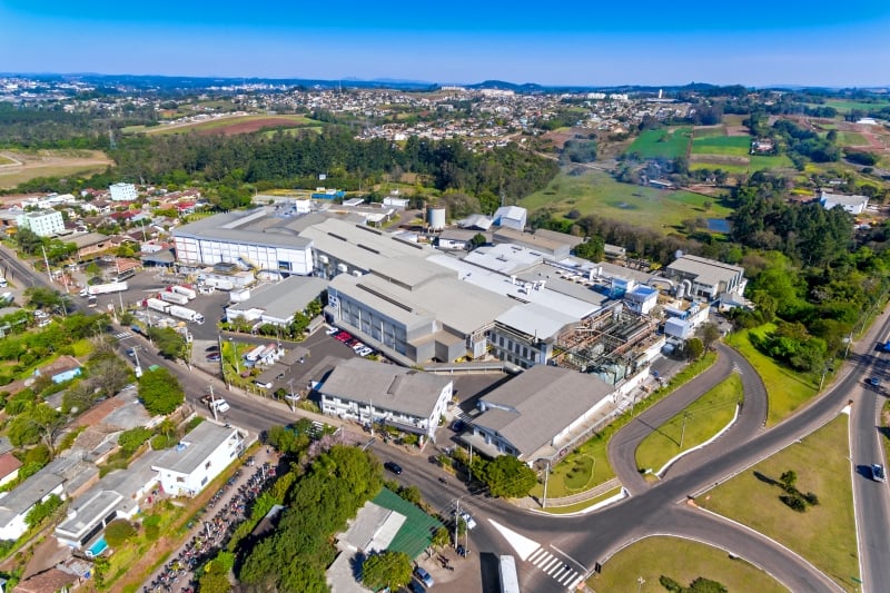 {'nm_midia_inter_thumb1':'https://www.jornaldocomercio.com/_midias/jpg/2020/08/03/206x137/1_foto_aerea_unidade_ljd_2017-9107887.jpg', 'id_midia_tipo':'2', 'id_tetag_galer':'', 'id_midia':'5f28756a4641c', 'cd_midia':9107887, 'ds_midia_link': 'https://www.jornaldocomercio.com/_midias/jpg/2020/08/03/foto_aerea_unidade_ljd_2017-9107887.jpg', 'ds_midia': 'BRF, que tem unidades em diferentes cidades, como em Lajeado, deve abrir 600 vagas de trabalho no Rio Grande do Sul at&eacute; o final de 2020', 'ds_midia_credi': 'BRF/DIVULGA&Ccedil;&Atilde;O/JC', 'ds_midia_titlo': 'BRF, que tem unidades em diferentes cidades, como em Lajeado, deve abrir 600 vagas de trabalho no Rio Grande do Sul at&eacute; o final de 2020', 'cd_tetag': '1', 'cd_midia_w': '800', 'cd_midia_h': '533', 'align': 'Left'}