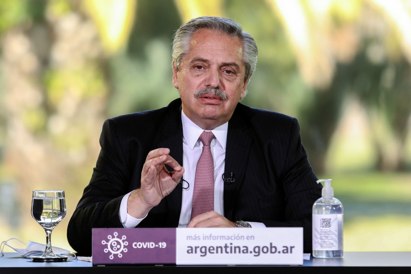Presidente Alberto Fernández resistia a aumentar o valor oferecido devido à recessão econômica