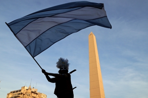Argentinos reagem a libera��o de repressor durante pandemia de coronav�rus