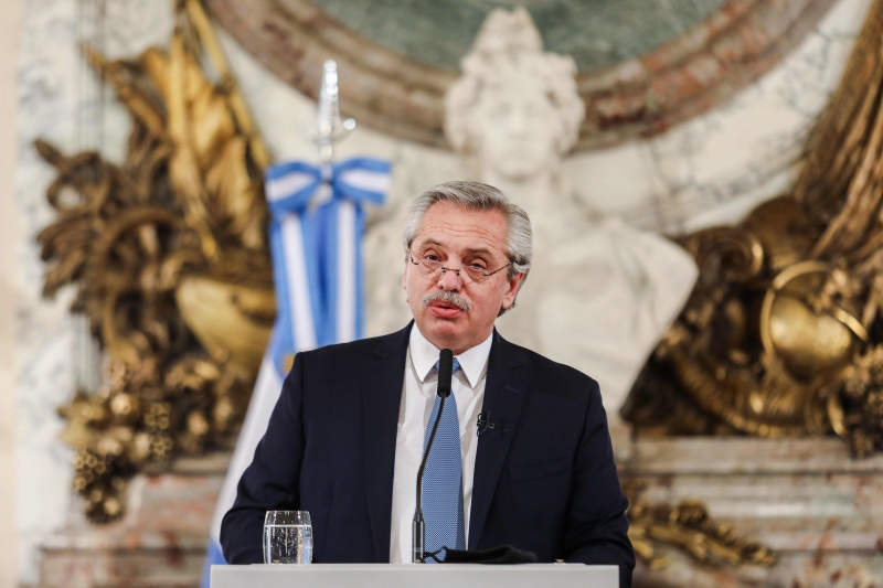 Presidente Alberto Fernández declarou que esses serviços são "públicos" e "essenciais"