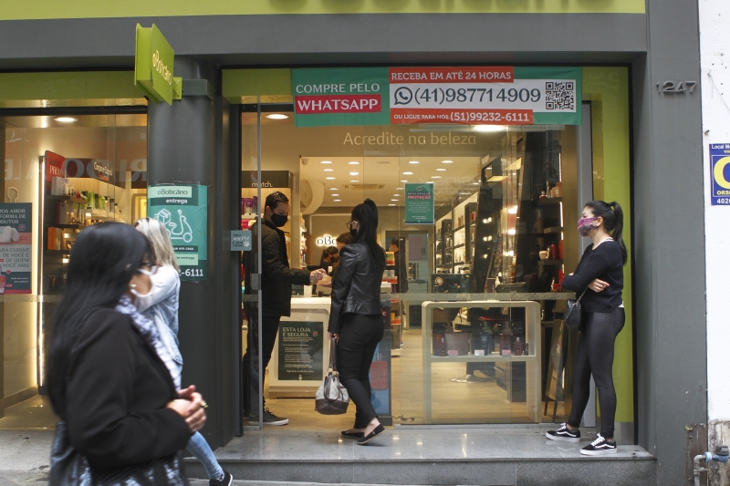 Liminar publicada na madrugada proíbe abertura de lojas depois das 16h deste sábado e também no domingo