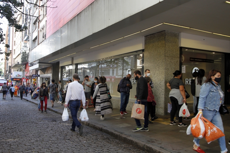 Ábertura nessa sexta-feira já havia gerado grande movimento nas lojas e ruas do Centro