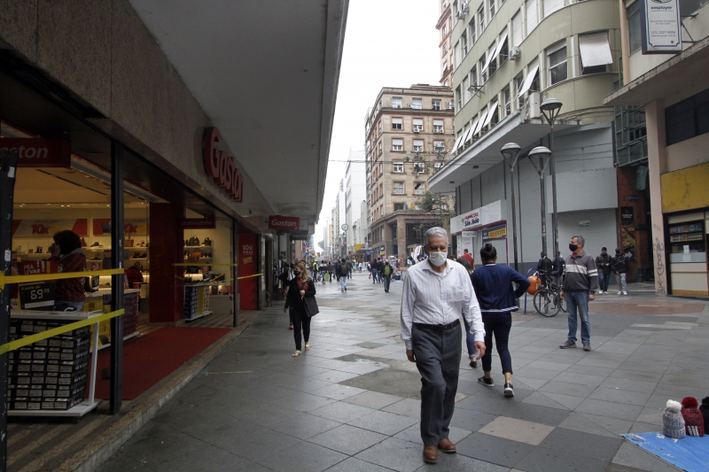 Área sob a bandeira vermelha abrange 275 municípios e 68,5% da população do Estado