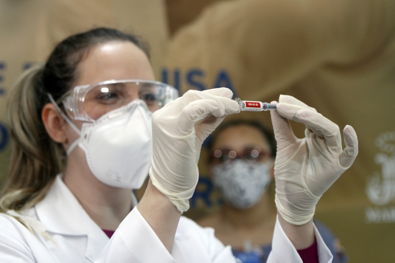 Vacina está sendo testada em voluntários pelo Hospital São Lucas da Pucrs  