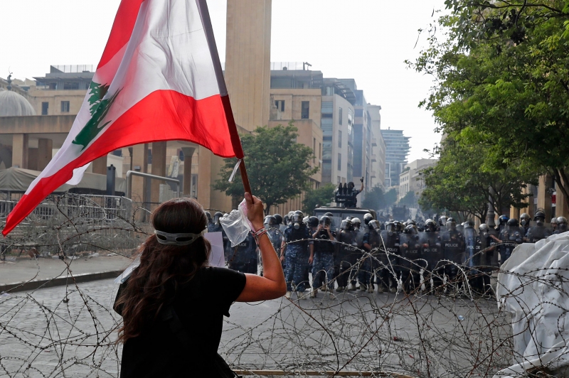 Decisão do Parlamento veio em um momento de fortes protestos nas ruas de Beirute