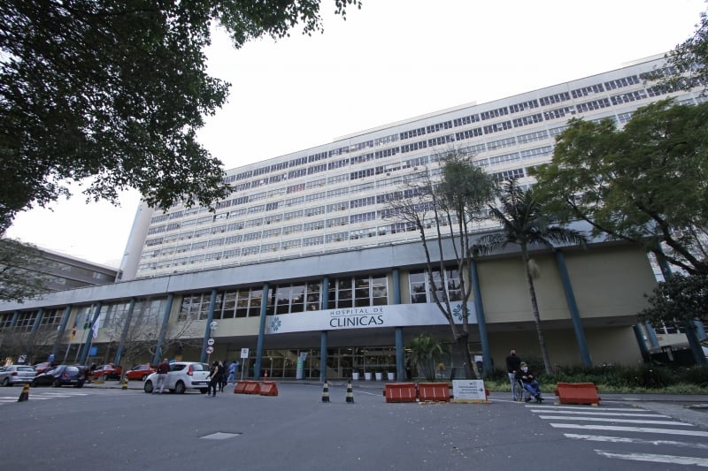 Pacientes com infecção confirmada permanecem graves, mas estáveis, em medidas de isolamento no Hospital de Clínicas