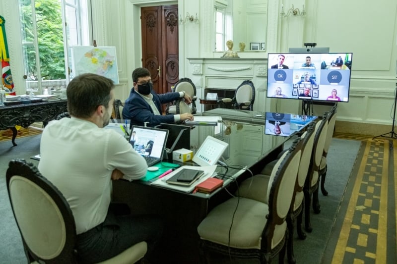 Governador e secretário Meirelles alinhavaram o decreto em reuniões com Famurs e associações de municípios