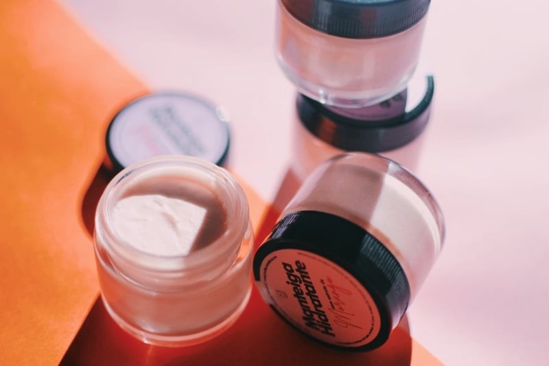 Os itens da Goodie Cosméticos são produzidos sem insumos de origem animal e de forma artesanal pela empreendedora Foto: GOODIECOSMÉTICOS/DIVULGAÇÃO/JC