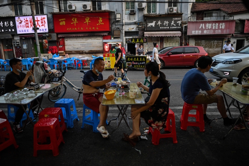 Barracas de comida, tradição na China, voltaram a apresentar movimento