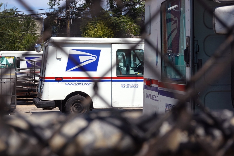 Contrário ao voto por correspondência, presidente se nega a aumentar verba do serviço postal