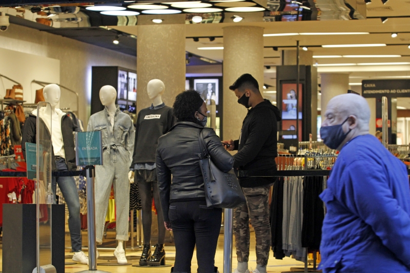 Vendas nas lojas de têxteis e confecções caíram 11,7% em dezembro e 28,8% em 2020 no RS