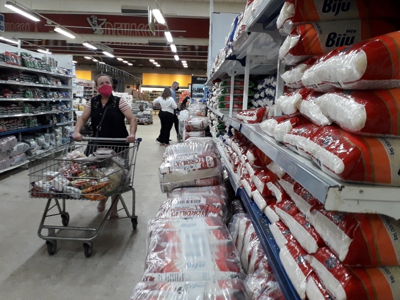 Corrida inicial aos supermercados entre março e abril - quando o temor de desabastecimento se espalhou pelo Brasil -, e a retomada por parte da população do hábito de preparar as refeições favoreceram o cenário positivo de agora