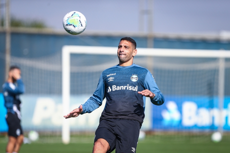 Diego Souza segue sendo a esperança de gols, após a saída de Everton