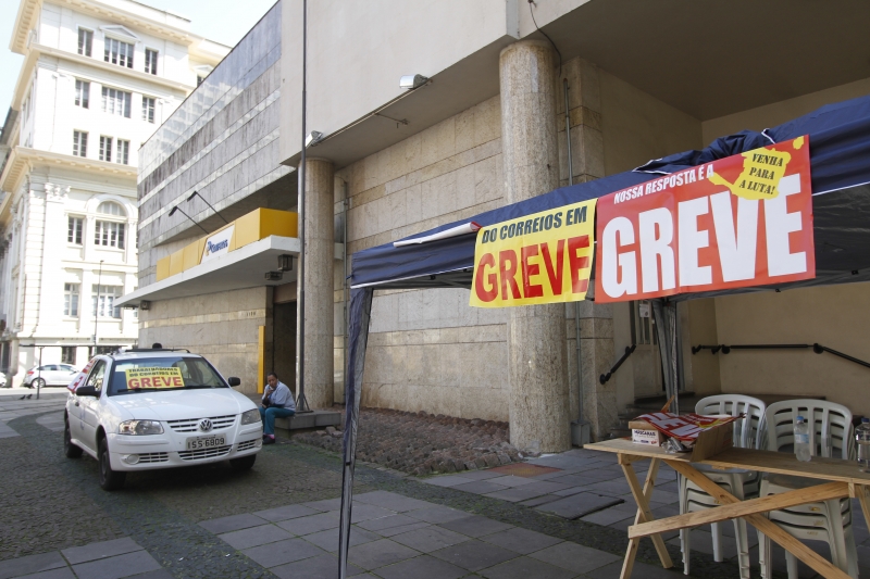 Categoria iniciou paralisação por tempo indeterminado nessa segunda-feira