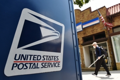 Pressionado, diretor do serviço postal dos EUA adia mudanças que poderiam atrasar envio de votos