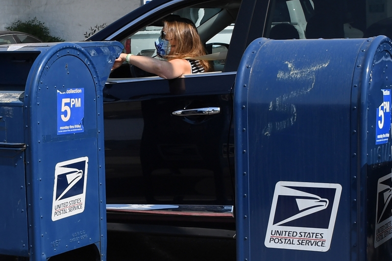 Na postagem, Trump afirmou que as caixas de correio não são higienizadas contra a Covid-19