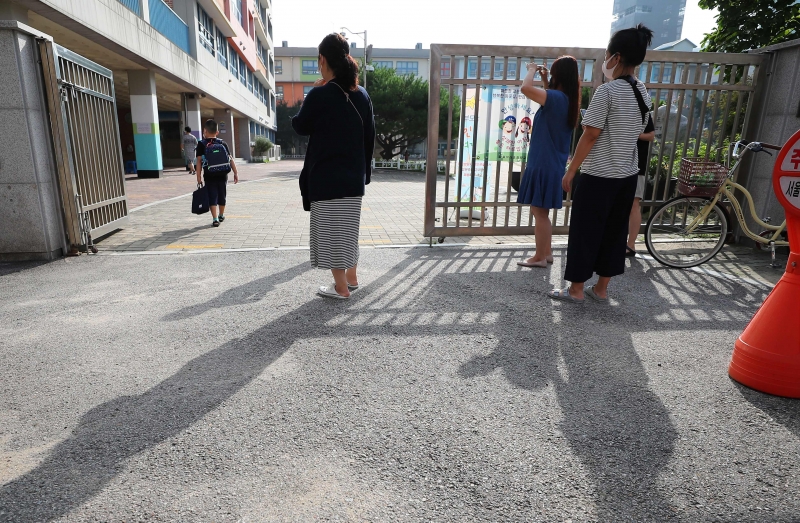 Ministério da Educação confirmou que as aulas remotas em Seul vão continuar até, pelo menos, 11 de setembro. Coreia do Sul. 