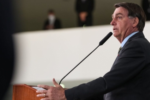 'Países que nos criticam não têm problema porque já queimaram tudo', diz Bolsonaro