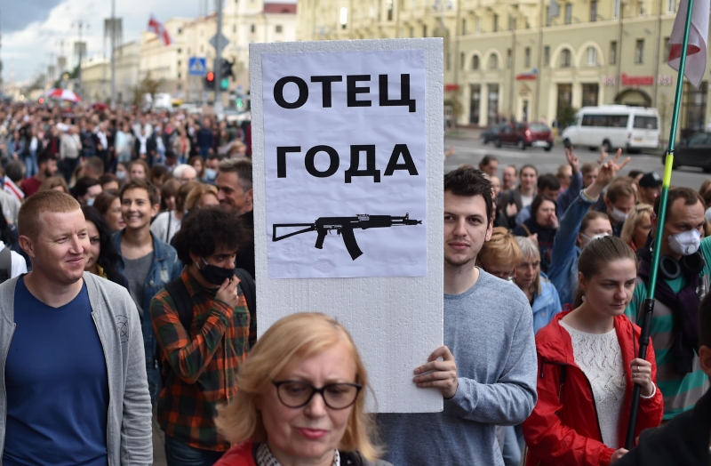 Jornalistas detidos cobriam manifestações contra o governo em dois pontos da capital, Minsk