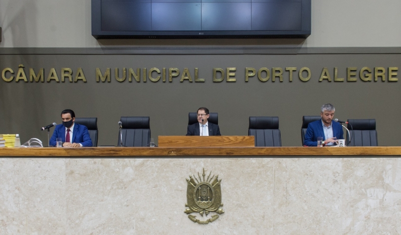 Aprovação somou maioria dos votos em reunião movimentada entre componentes da Comissão