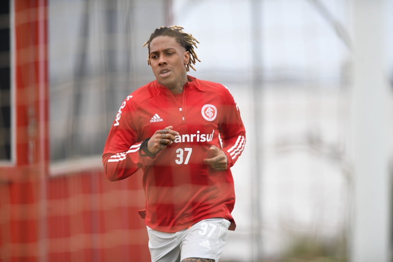 Nesta segunda-feira (31), atacante Abel Hernández treinou pelo segundo dia seguido com o grupo colorado