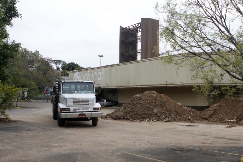 rea do antigo Nacional na avenida Wenceslau Escobar foi comprada pelo Grupo Zaffari em leilo no ano passado