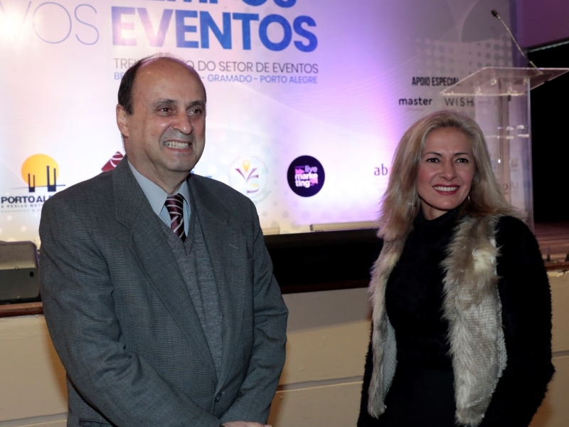 O prefeito de Gramado, João Alfredo Bertolucci, com Vaniza Schuler, idealizadora 
do projeto 