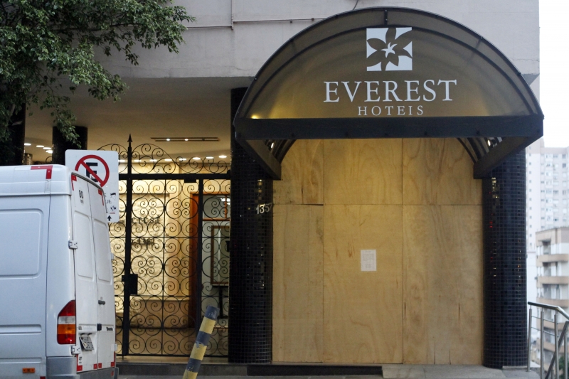 Negócios tradicionais de Porto Alegre, como o hotel Everest, anunciaram encerramento das atividades