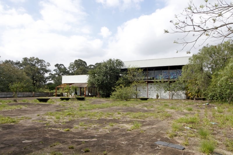 {'nm_midia_inter_thumb1':'https://www.jornaldocomercio.com/_midias/jpg/2020/09/04/206x137/1_jr_040920___gaucha_croos__6_-9130912.jpg', 'id_midia_tipo':'2', 'id_tetag_galer':'', 'id_midia':'5f5295272b52f', 'cd_midia':9130912, 'ds_midia_link': 'https://www.jornaldocomercio.com/_midias/jpg/2020/09/04/jr_040920___gaucha_croos__6_-9130912.jpg', 'ds_midia': 'Fotos da área da antiga Gaúcha Cross - Zaffari - Porto Alegre', 'ds_midia_credi': 'JOYCE ROCHA/JC', 'ds_midia_titlo': 'Fotos da área da antiga Gaúcha Cross - Zaffari - Porto Alegre', 'cd_tetag': '1', 'cd_midia_w': '800', 'cd_midia_h': '533', 'align': 'Left'}