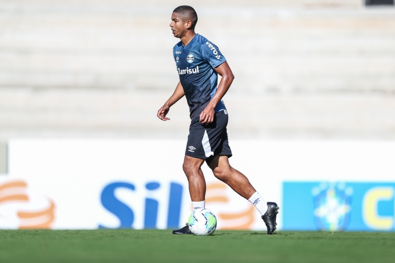 David Braz será titular na defesa ao lado de Paulo Miranda