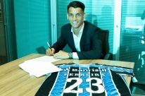 Ferreira assina renovação do contrato com o Grêmio