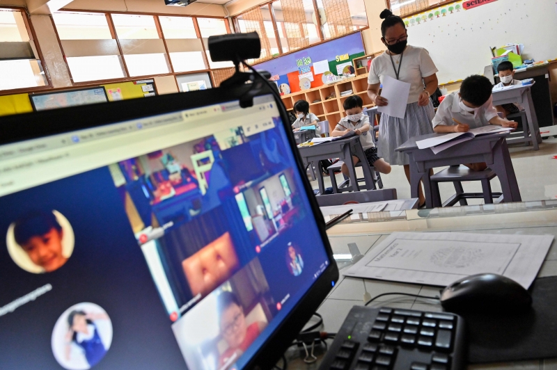 Ensino remoto reduz os prejuízos do fechamento de escolas na pandemia, mas não é substituto