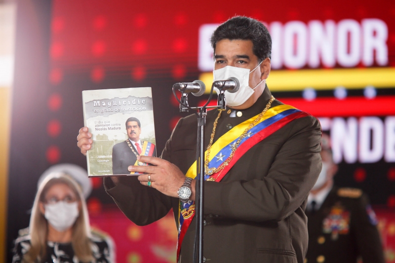 {'nm_midia_inter_thumb1':'https://www.jornaldocomercio.com/_midias/jpg/2020/09/14/206x137/1_venezuela__presidente_nicolas_maduro-9135951.jpg', 'id_midia_tipo':'2', 'id_tetag_galer':'', 'id_midia':'5f5f784fe60c9', 'cd_midia':9135951, 'ds_midia_link': 'https://www.jornaldocomercio.com/_midias/jpg/2020/09/14/venezuela__presidente_nicolas_maduro-9135951.jpg', 'ds_midia': 'Venezuela, presidente Nicolás Maduro  Handout photo released by Miraflores presidential press office showing Venezuela's President Nicolas Maduro (C) delivering his speech during the 83rd anniversary ceremony of the Bolivarian National Guard at Military Academy, in Caracas on August 4, 2020. (Photo by JHONN ZERPA / Venezuelan Presidency / AFP) ', 'ds_midia_credi': ' JHONN ZERPA/Venezuelan Presidency/AFP/JC', 'ds_midia_titlo': 'Venezuela, presidente Nicolás Maduro  Handout photo released by Miraflores presidential press office showing Venezuela's President Nicolas Maduro (C) delivering his speech during the 83rd anniversary ceremony of the Bolivarian National Guard at Military Academy, in Caracas on August 4, 2020. (Photo by JHONN ZERPA / Venezuelan Presidency / AFP) ', 'cd_tetag': '1', 'cd_midia_w': '800', 'cd_midia_h': '533', 'align': 'Left'}
