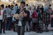 Governo da Grécia ameaça reprimir refugiados caso se recusem a ocupar novo alojamento