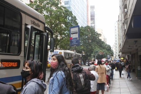 EPTC vai ampliar oferta de ônibus para volta às aulas na segunda-feira