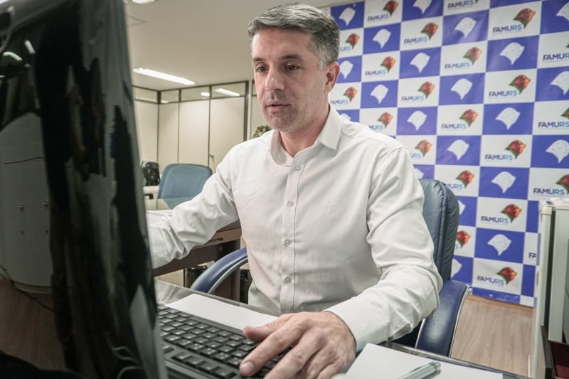 Maneco vai 'cobrar a revisão de alguns pontos do anúncio do governador' Leite