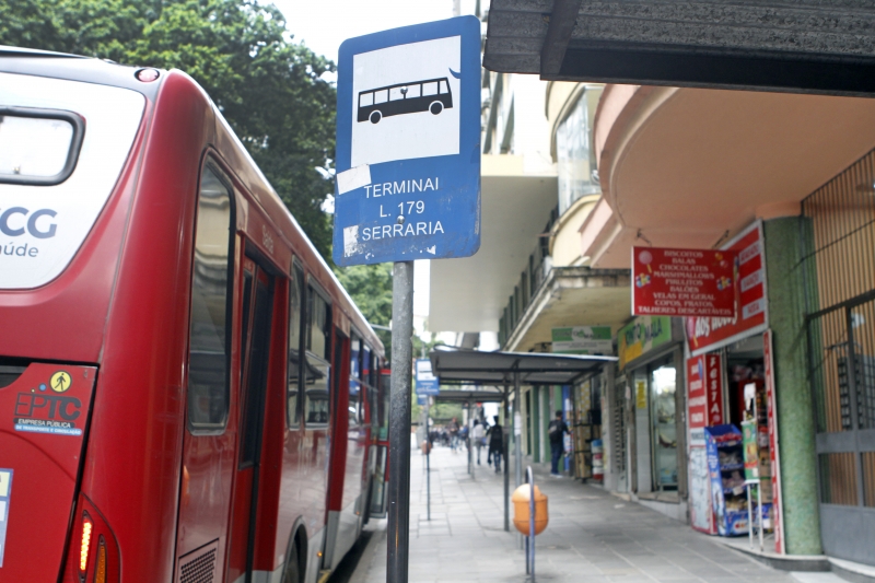 O sistema de transporte público de Porto Alegre operou sem regulamentação de 1950 até 2015, quando a licitação ocorreu