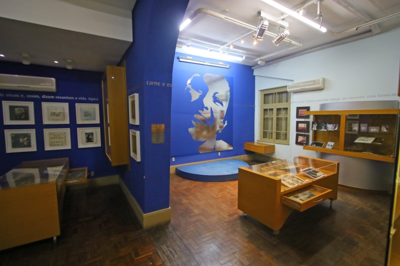 Coleção contempla discos de vinil, fotografias, revistas, recortes, cartazes e documentos