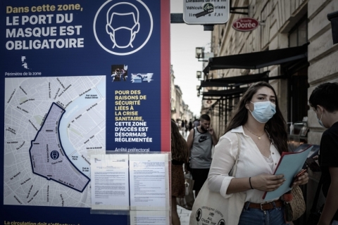 Infecções crescem na França e Europa bate recorde de novos casos de Covid-19