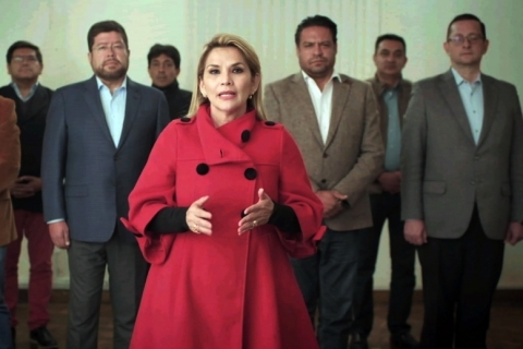 Presidente interina da Bolívia, Jeanine Áñez desiste de disputar eleição