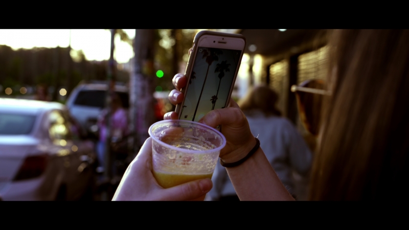 Ten-Love explora clichês da capital dos gaúchos e da vida contemporânea