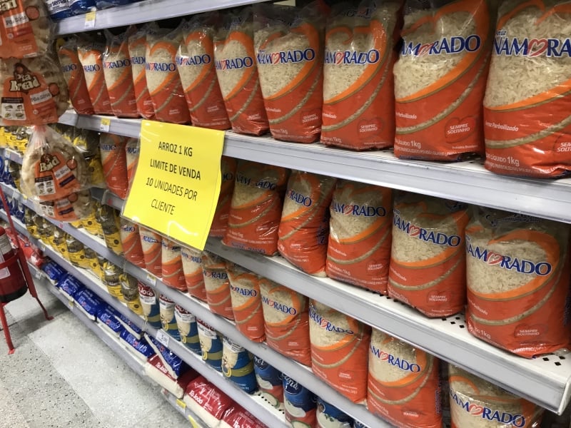 Problemas de distribuição em razão das cheias impactaram a chegada de produtos nos mercados em maio 