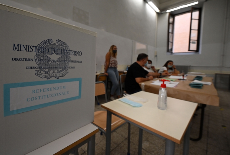 Cerca de 55% dos 47 milhões de italianos aptos a votar foram às urnas 