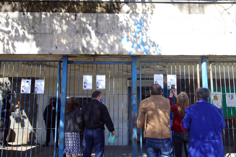 Na agência Porto Alegre Partenon, pessoas com atendimento marcado encontraram portas fechadas