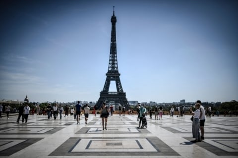 Torre Eiffel é esvaziada nesta quarta-feira; mídia fala em ameaça de bomba